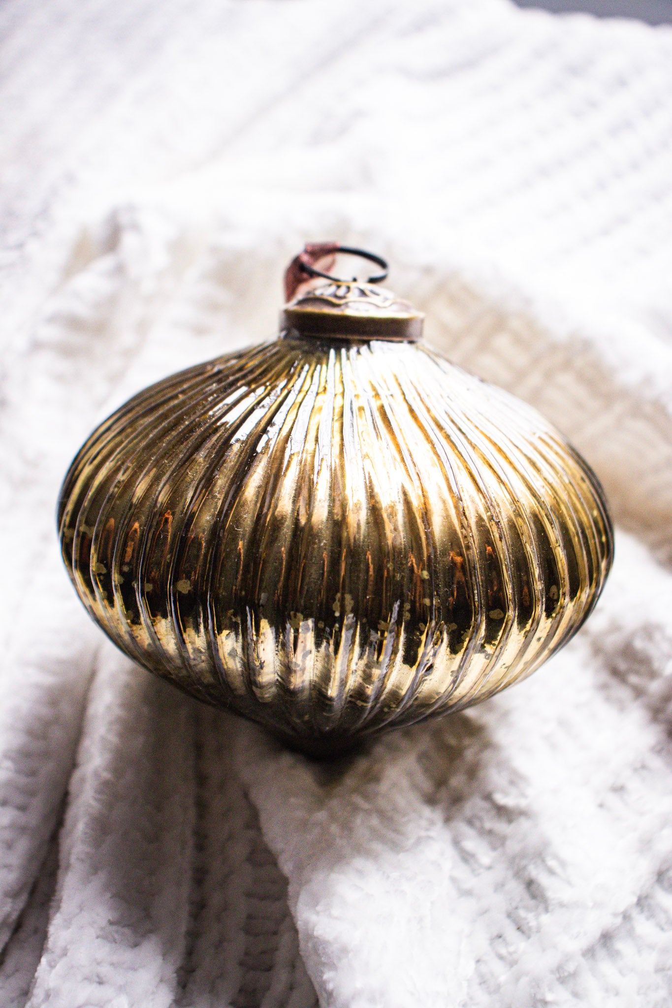 Luxury Diamond-Shaped Olive Striped Glass Christmas Ball