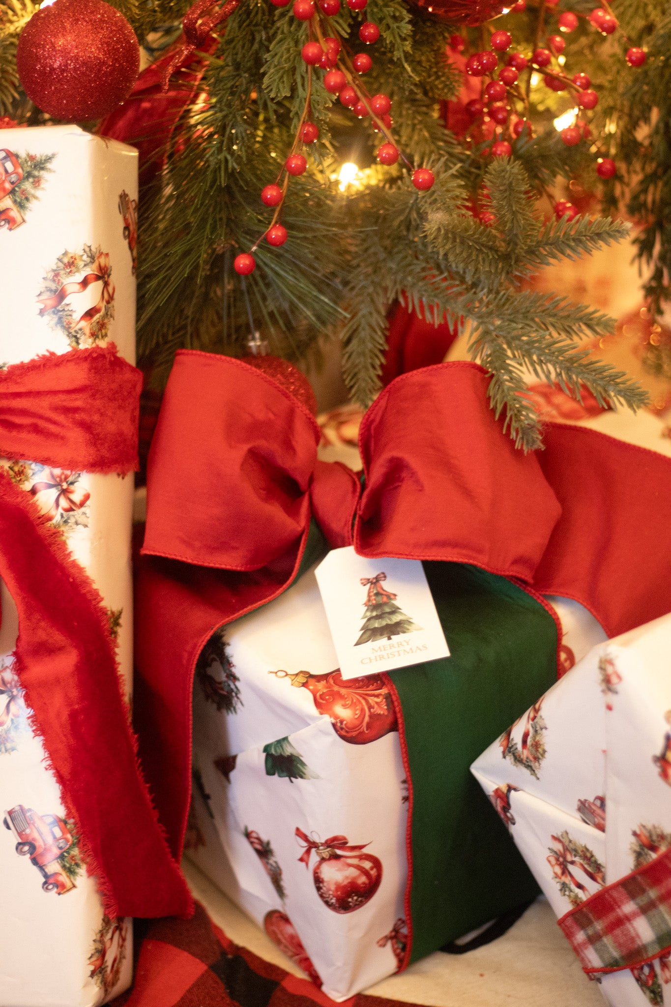 Gift Tag + Thick Luxury Wrapping Paper- Double sided Forest Vintage Victorian Burgundy Green Charm Christmas Gift Wrapping Paper + Tag
