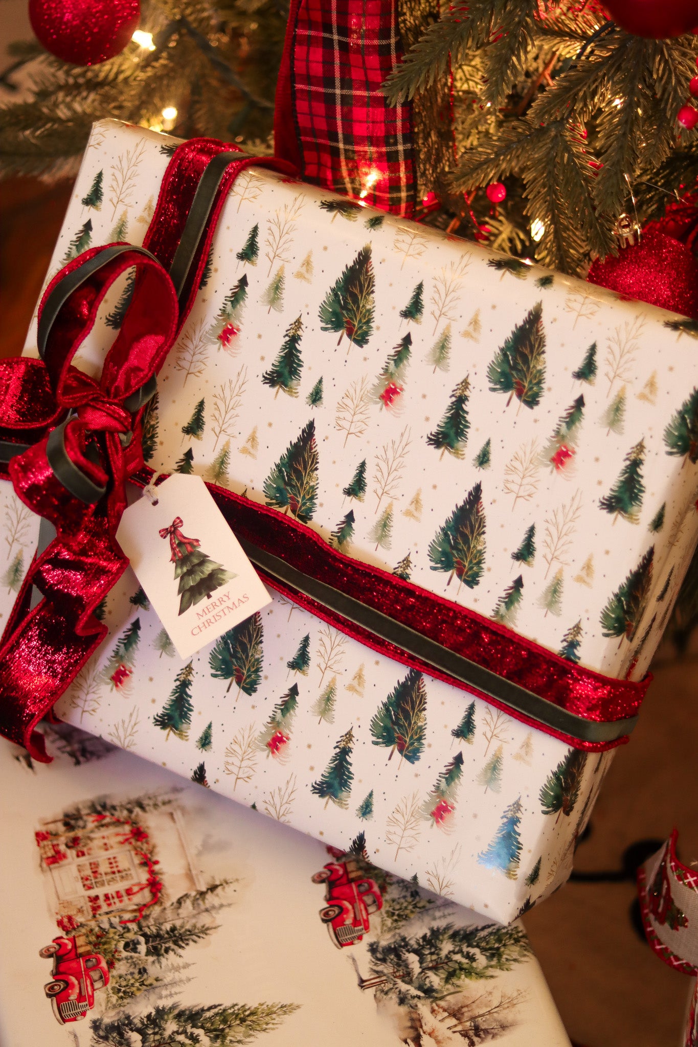 Gift Tag + Thick Luxury Wrapping Paper- Double sided Vintage Victorian Charm Christmas Gift Wrapping paper + Tag