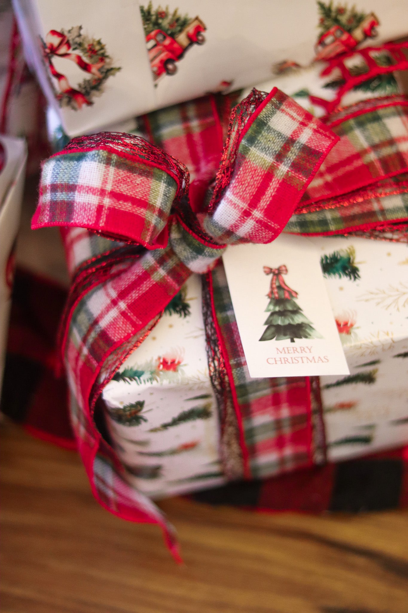 Gift Tag + Thick Luxury Wrapping Paper- Double sided Vintage Victorian Charm Christmas Gift Wrapping paper + Tag