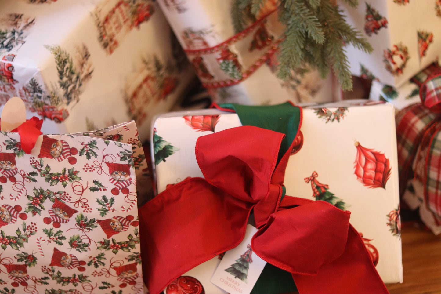 Gift Tag + Thick Luxury Wrapping Paper- Double sided Vintage Victorian Charm Christmas Gift Wrapping paper + Tag