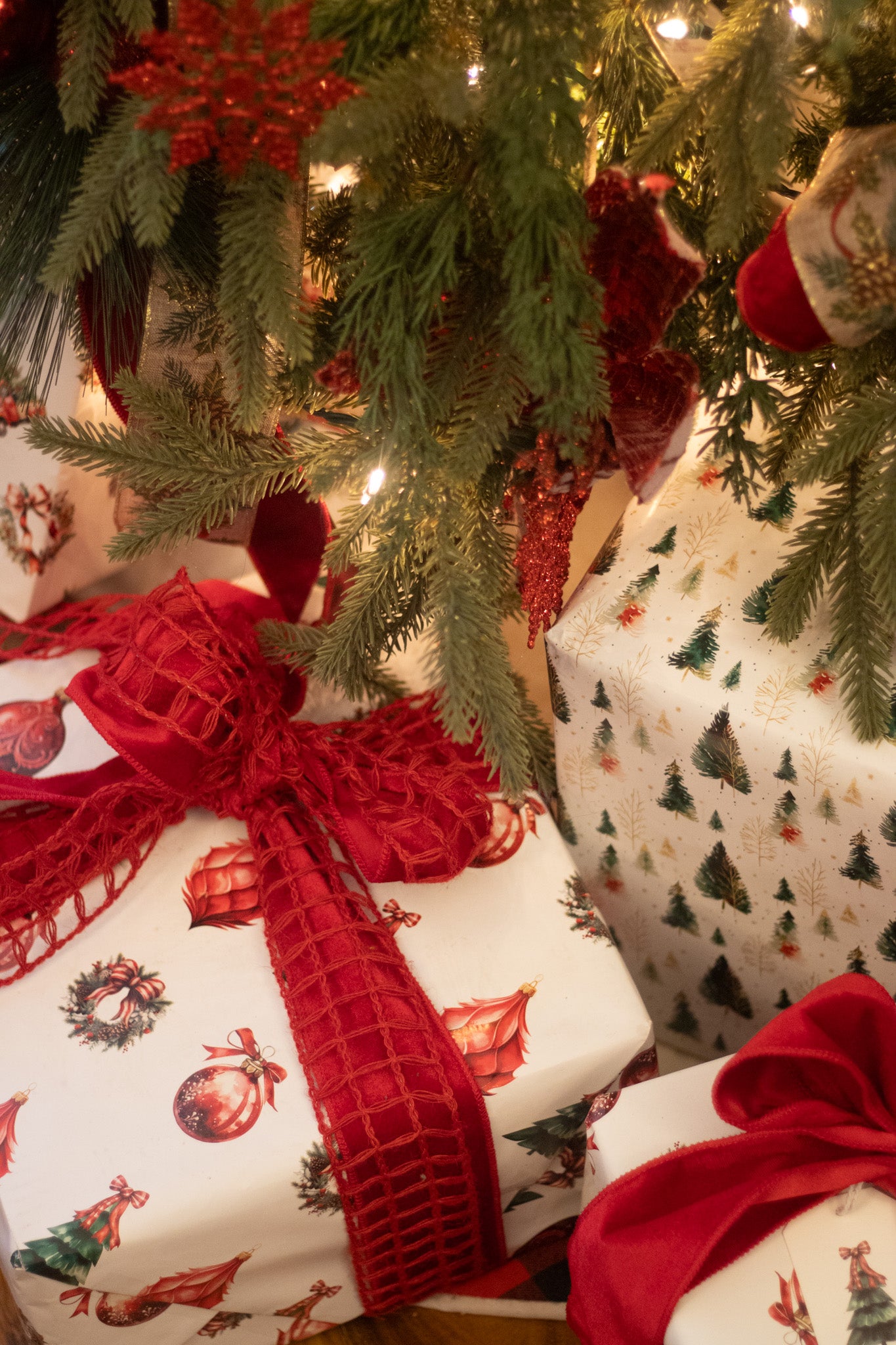 Gift Tag + Thick Luxury Wrapping Paper- Double sided Vintage Victorian Charm Christmas Gift Wrapping paper + Tag