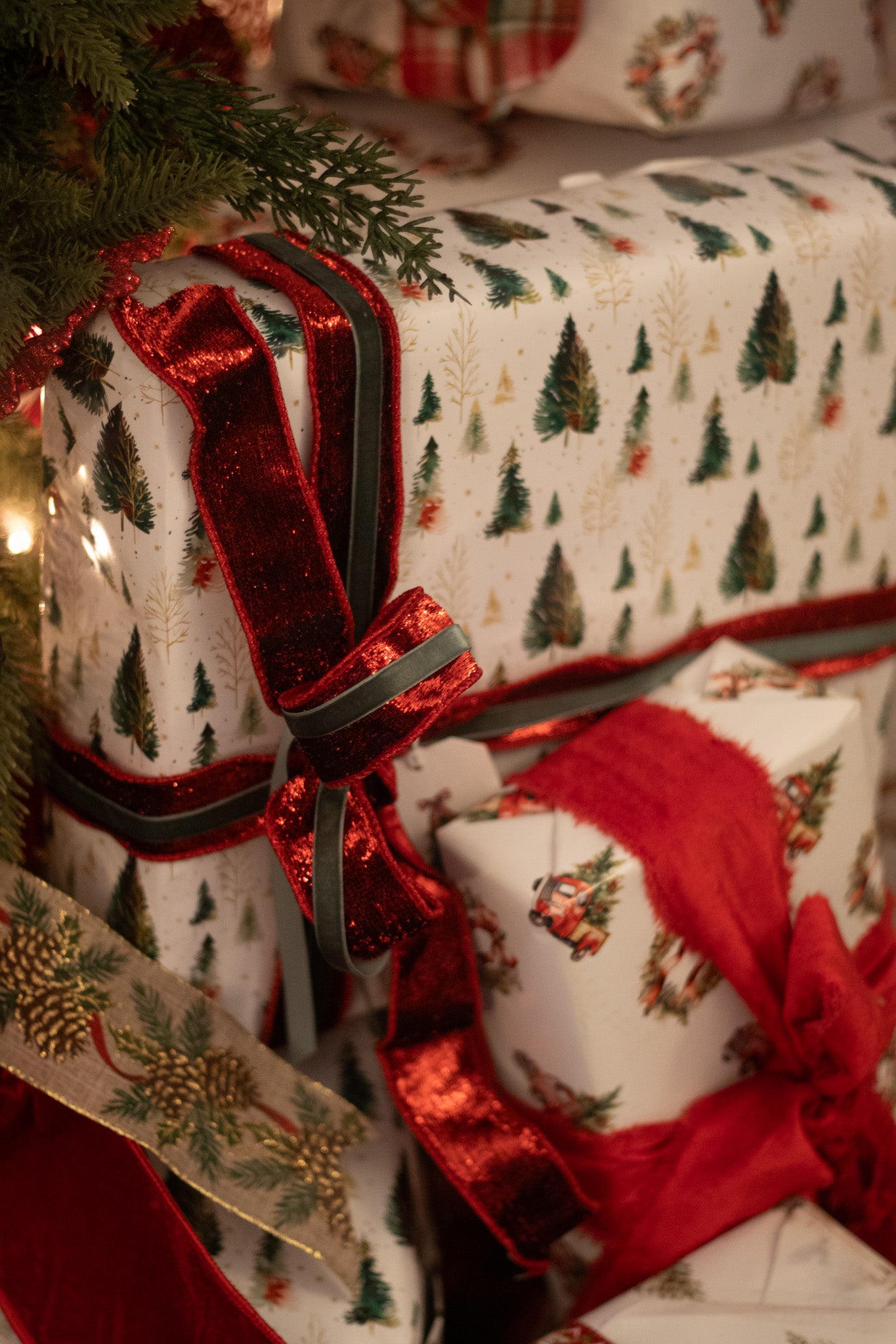 Gift Tag + Thick Luxury Wrapping Paper- Double sided Vintage Victorian Charm Christmas Gift Wrapping paper + Tag