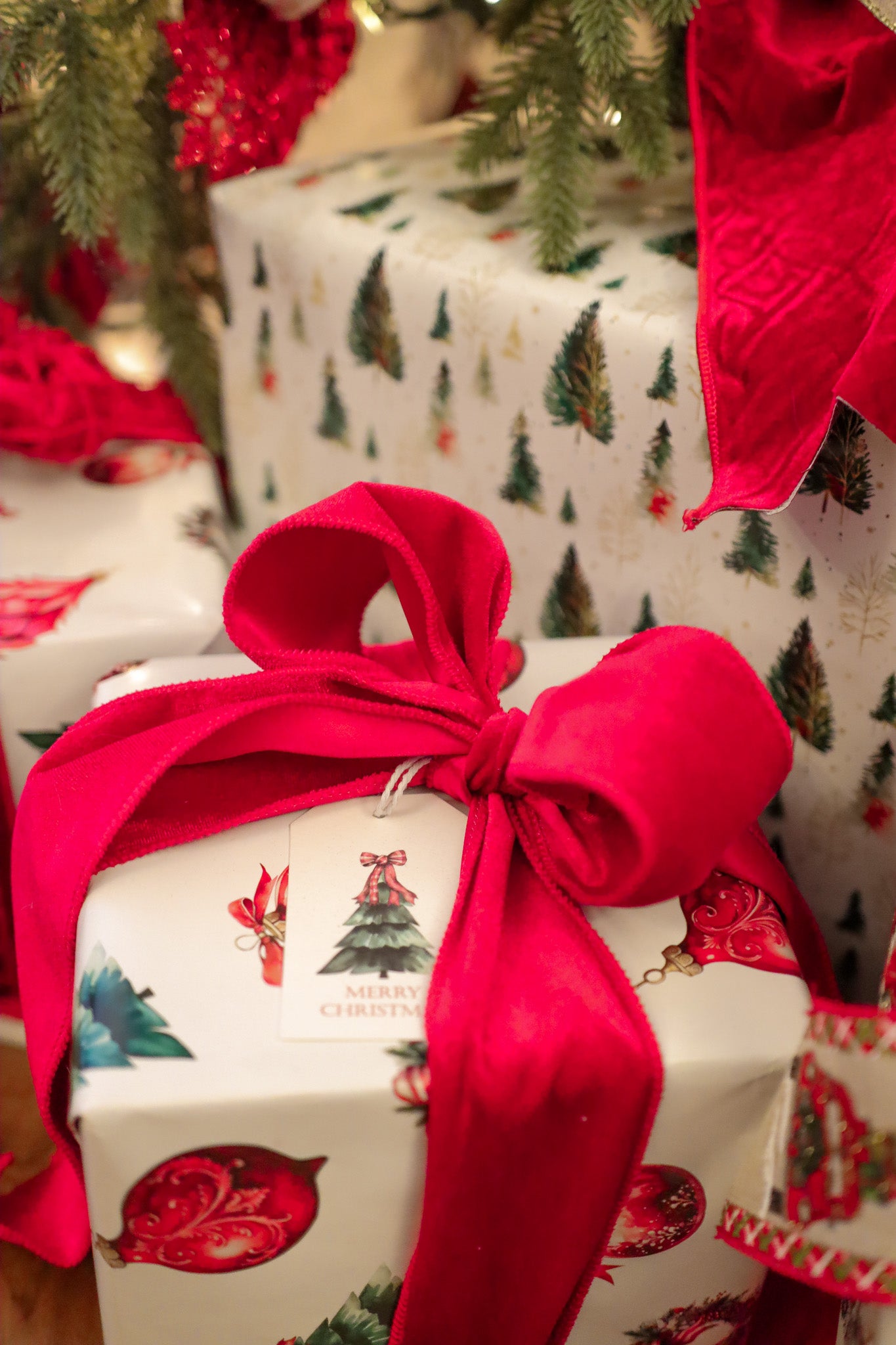 Gift Tag + Thick Luxury Wrapping Paper- Double sided Vintage Victorian Charm Christmas Gift Wrapping paper + Tag