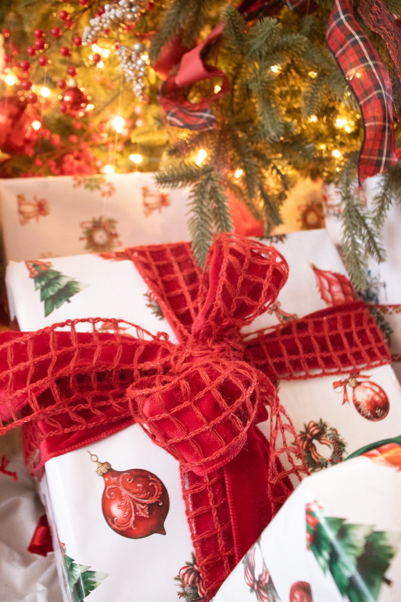 Gift Tag + Thick Luxury Wrapping Paper- Double sided Forest Vintage Victorian Burgundy Green Charm Christmas Gift Wrapping Paper + Tag