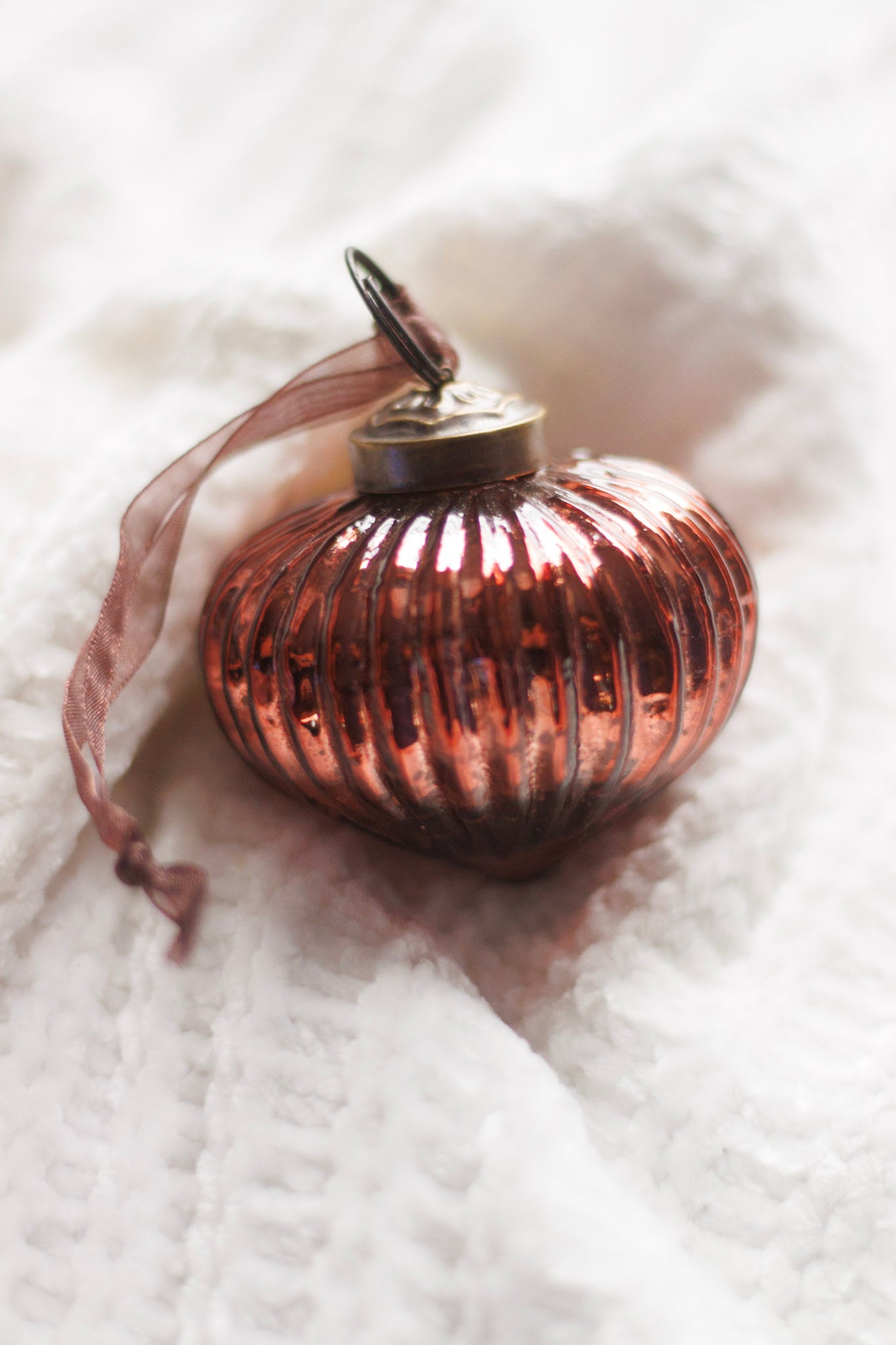 Luxury Diamond-Shaped Copper Striped Glass Christmas Ornament –