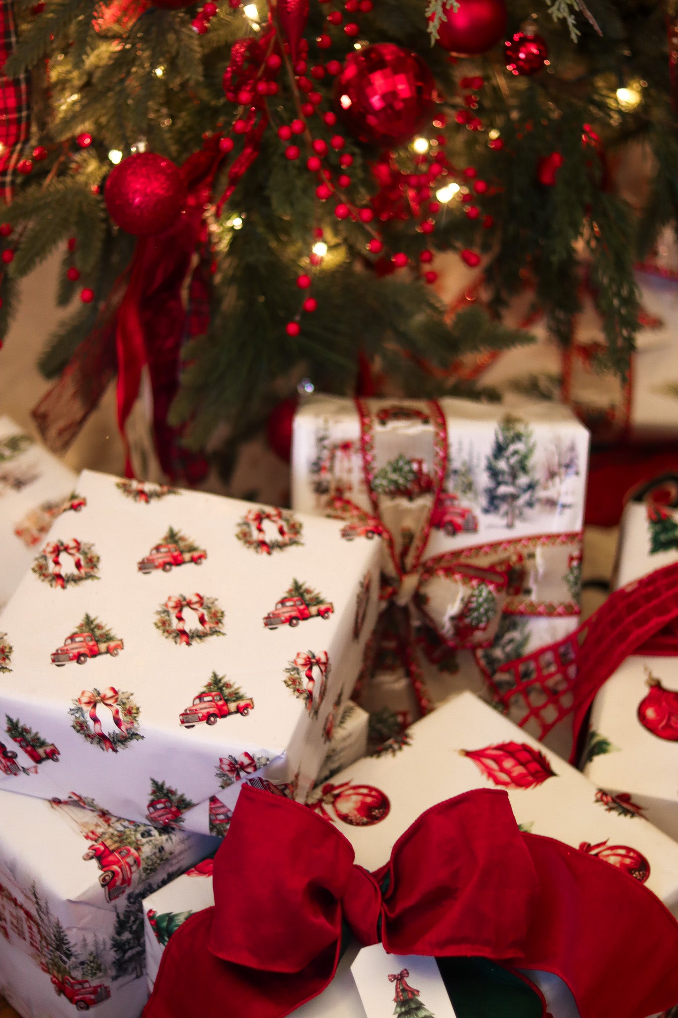 Gift Tag + Thick Luxury Wrapping  Paper-Double-Sided Christmas  Gift Wrapping  Paper - Country Truck & Wreath Design + Tag