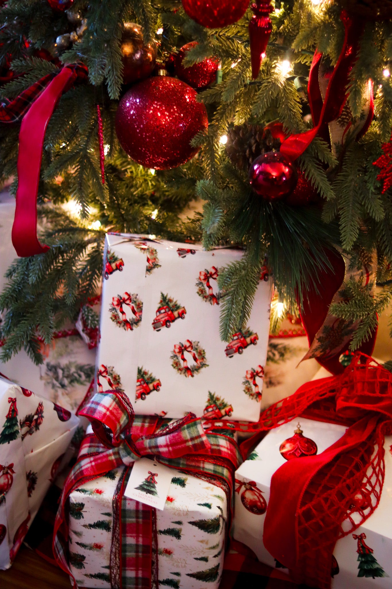 Gift Tag + Thick Luxury Wrapping  Paper-Double-Sided Christmas  Gift Wrapping  Paper - Country Truck & Wreath Design + Tag
