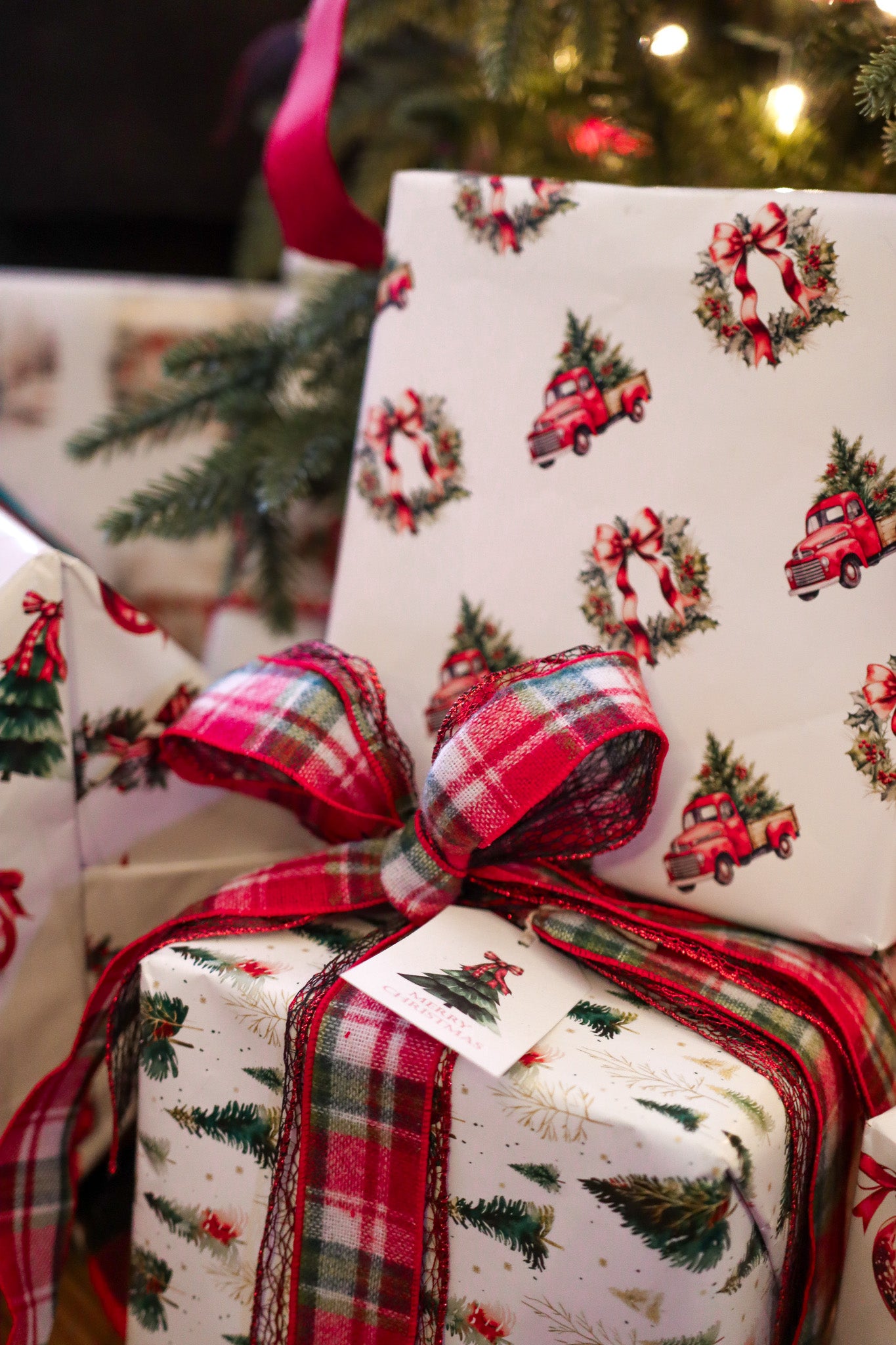 Gift Tag + Thick Luxury Wrapping  Paper-Double-Sided Christmas  Gift Wrapping  Paper - Country Truck & Wreath Design + Tag