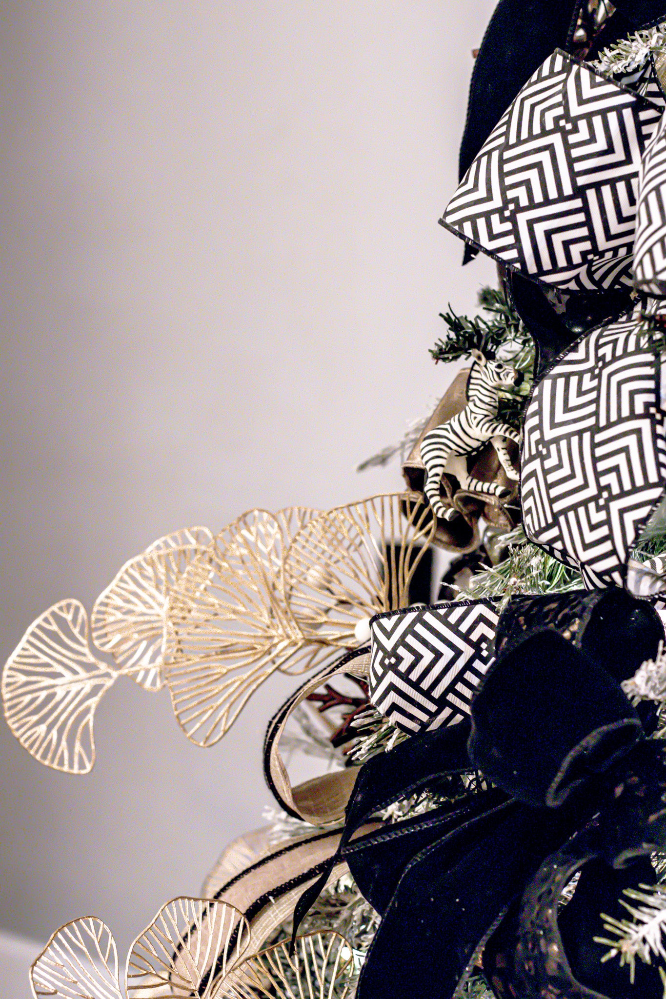 Luxury Large White Black Ribbon Geometric Ethnic Africa