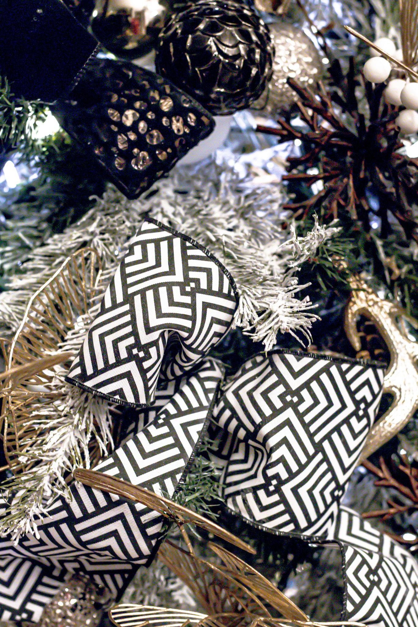 Luxury Large White Black Ribbon Geometric Ethnic Africa